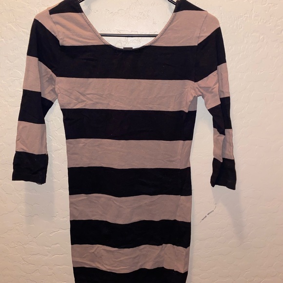 Stripped dress - Picture 2 of 3